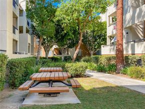 5520 Owensmouth Avenue 103, Woodland Hills CA 91367
