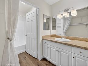 5520 Owensmouth Avenue 103, Woodland Hills CA 91367
