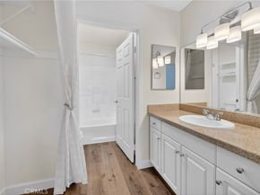 5520 Owensmouth Avenue 103, Woodland Hills CA 91367
