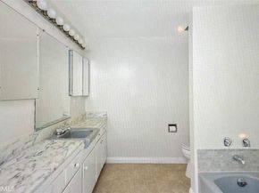 289 S Barrington Avenue A311, Los Angeles CA 90049