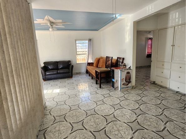 433 E 74th Street, Los Angeles CA 90003