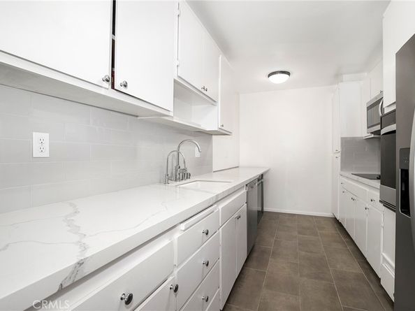 927 N Kings Road 118, West Hollywood CA 90069