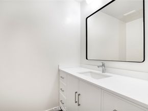 927 N Kings Road 118, West Hollywood CA 90069