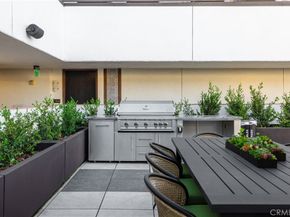 1333 S Orange Grove Avenue 304, Los Angeles CA 90019