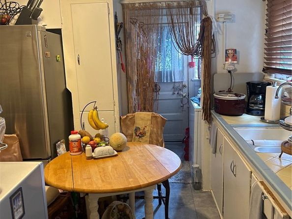 3644 10th Avenue, Los Angeles CA 90018