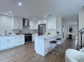 3274 Caminito Ameca, La Jolla CA 92037