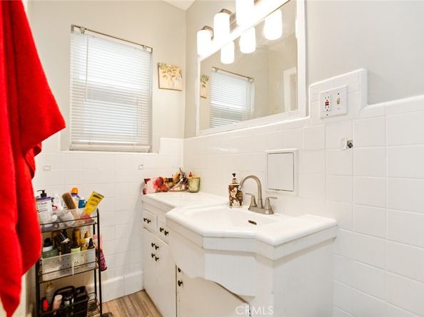 11992 Oxford, Hawthorne CA 90250