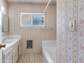 1317 N Brand 15, Glendale CA 91202
