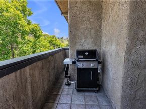 320 E Stocker 304, Glendale CA 91207