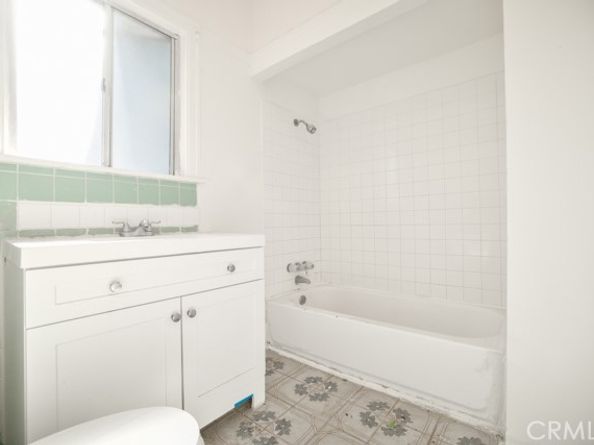 138 E 36th Place, Los Angeles CA 90011