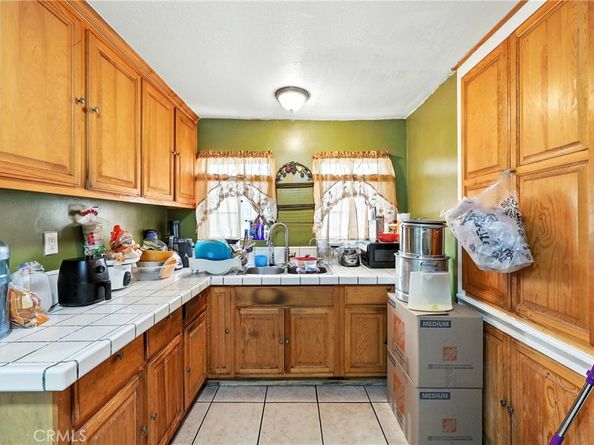 9430 Parmelee Avenue, Los Angeles CA 90002