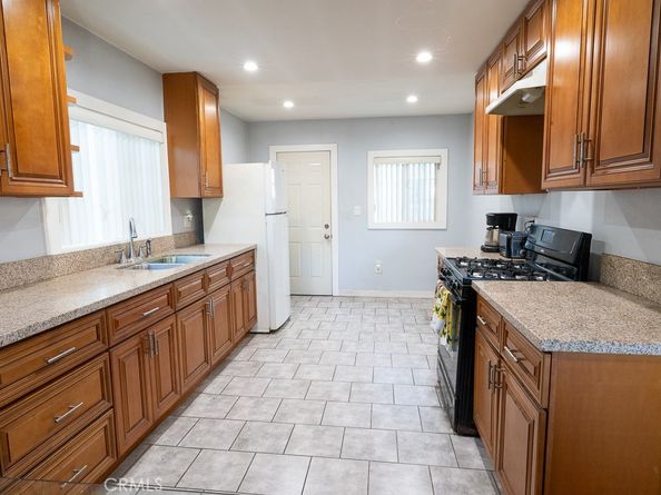 431 W 81st St, Los Angeles CA 90003