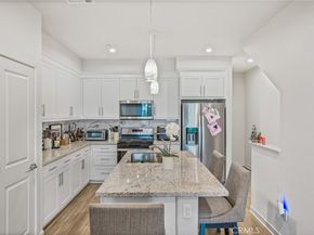 125 Dove Lndg, Covina CA 91722