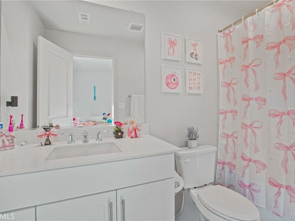 125 Dove Lndg, Covina CA 91722