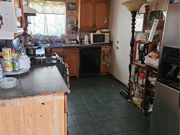 304 E Cedar St, Ontario CA 91761