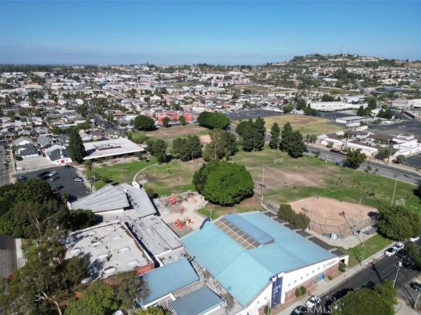 1872 Lemon Avenue, Long Beach CA 90806