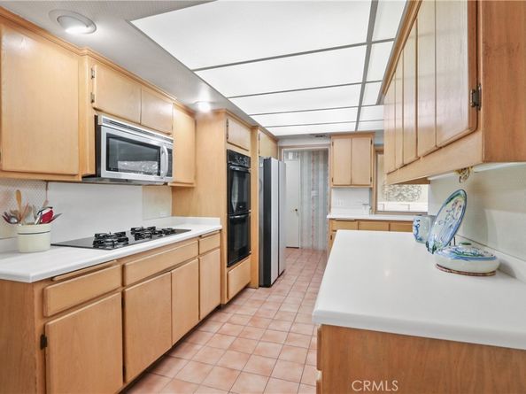 946 W La Deney, Ontario CA 91762