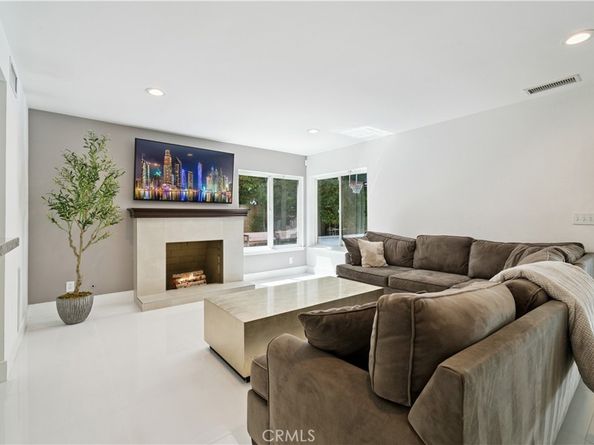 19523 Ballinger Street, Northridge CA 91324