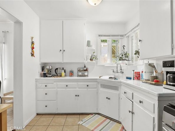 2129 N Pepper Street, Burbank CA 91505