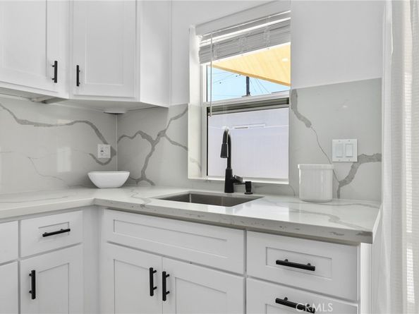 2129 N Pepper Street, Burbank CA 91505