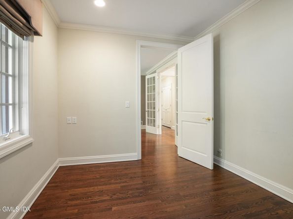 52 Round Hill Road, Greenwich CT 06831
