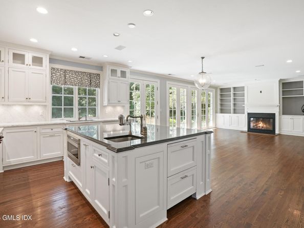 52 Round Hill Road, Greenwich CT 06831