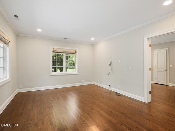 52 Round Hill Road, Greenwich CT 06831