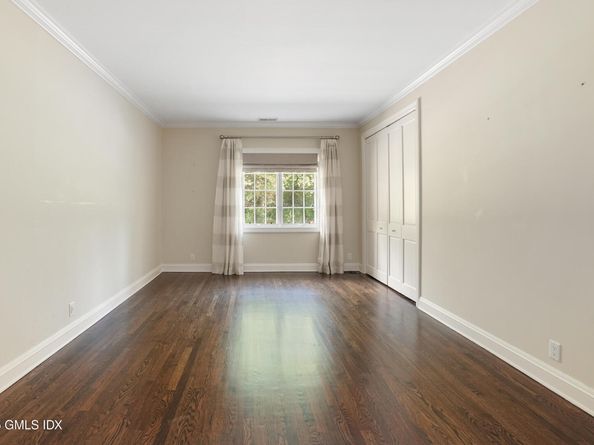 52 Round Hill Road, Greenwich CT 06831