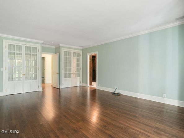 52 Round Hill Road, Greenwich CT 06831