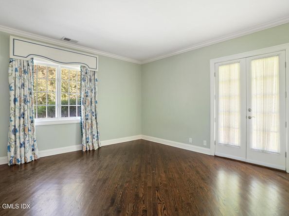 52 Round Hill Road, Greenwich CT 06831