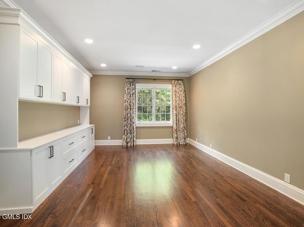 52 Round Hill Road, Greenwich CT 06831