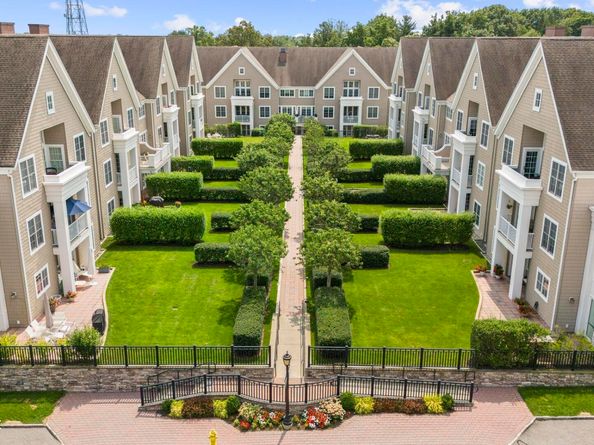 77 Havemeyer Lane 313, Stamford CT 06902