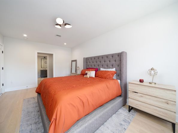 366 6th St 304, Jersey City NJ 07302