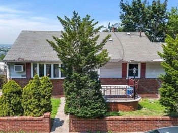 8401 Columbia Ave