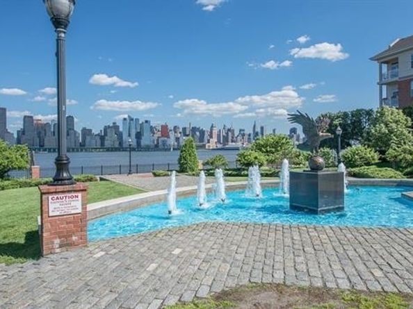 293 Roslyn Ct, West New York NJ 07087
