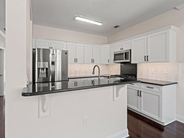 293 Roslyn Ct, West New York NJ 07087