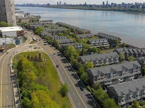 293 Roslyn Ct, West New York NJ 07087