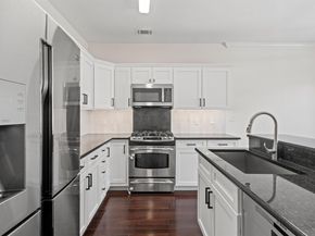 293 Roslyn Ct, West New York NJ 07087