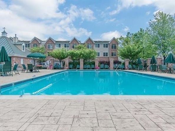 293 Roslyn Ct, West New York NJ 07087