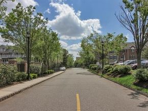 293 Roslyn Ct, West New York NJ 07087