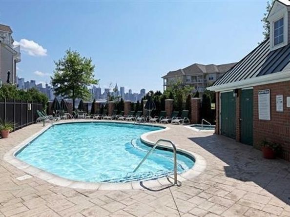 293 Roslyn Ct, West New York NJ 07087