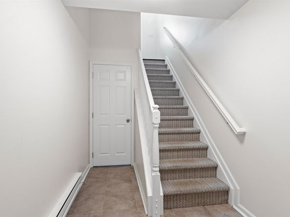293 Roslyn Ct, West New York NJ 07087