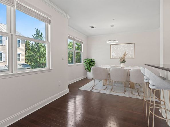 293 Roslyn Ct, West New York NJ 07087