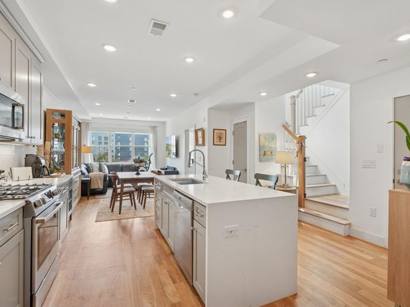 382 7th St 4, Jersey City NJ 07302