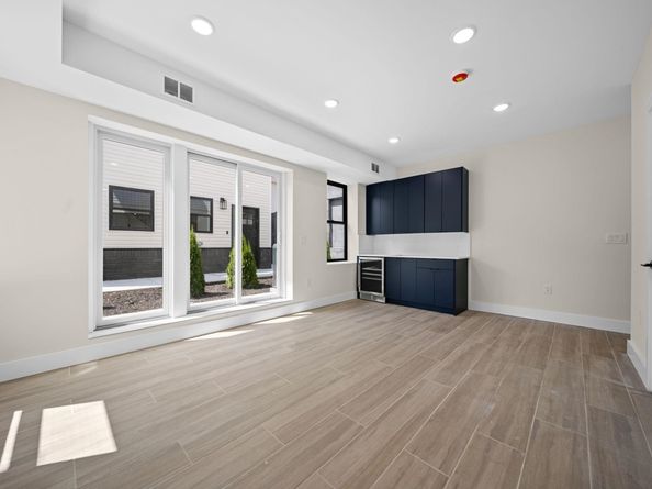 27 Graham St, Jersey City NJ 07306