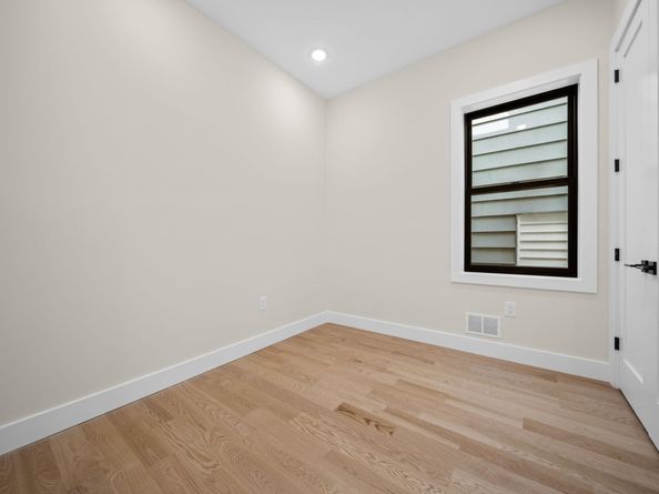 27 Graham St, Jersey City NJ 07306