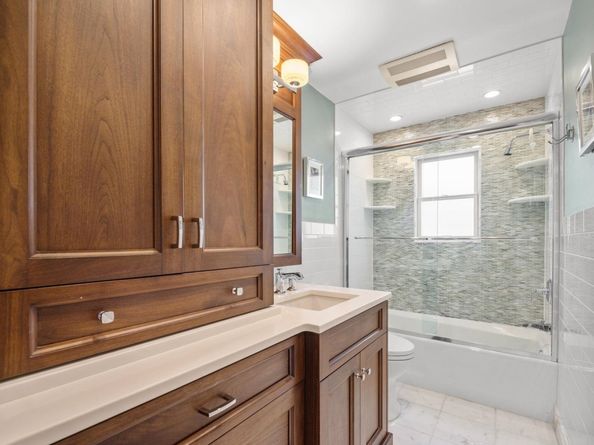 821 Bloomfield St, Hoboken NJ 07030