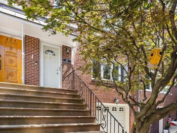821 Bloomfield St