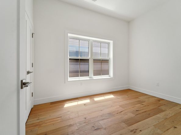 90 East 27th St, Bayonne NJ 07002