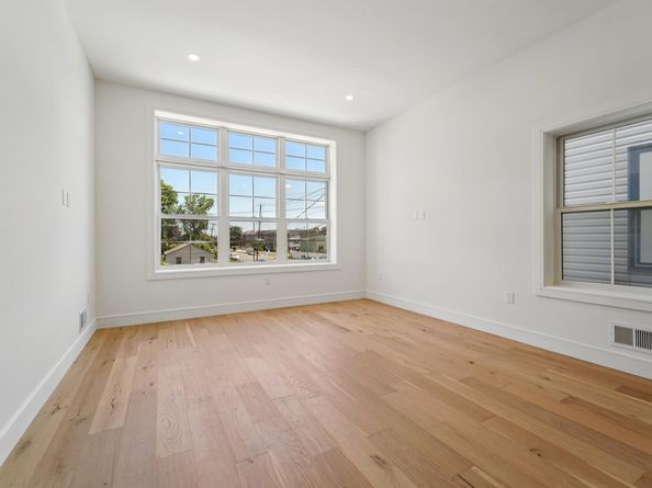 90 East 27th St, Bayonne NJ 07002